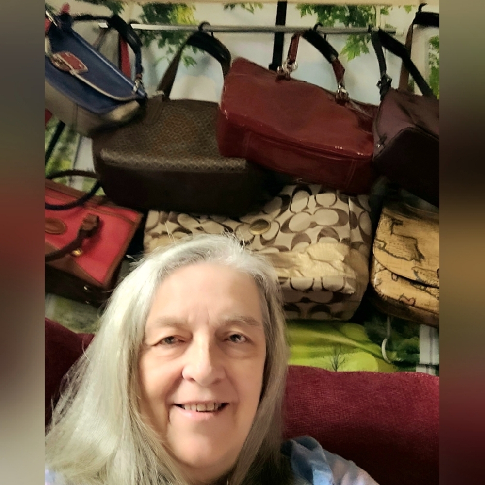 Tracy's bags & wallets Sunday share show 2pm est.